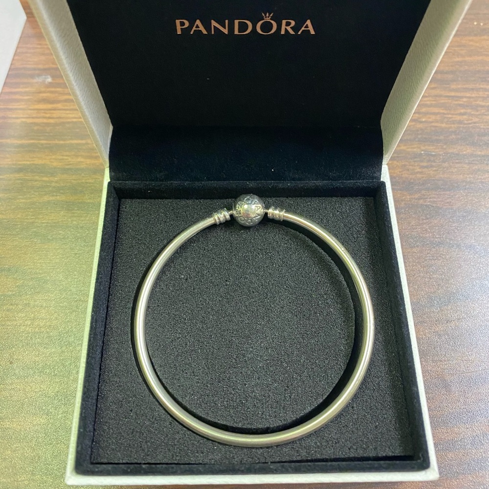 Pandora moments bangle bracelet